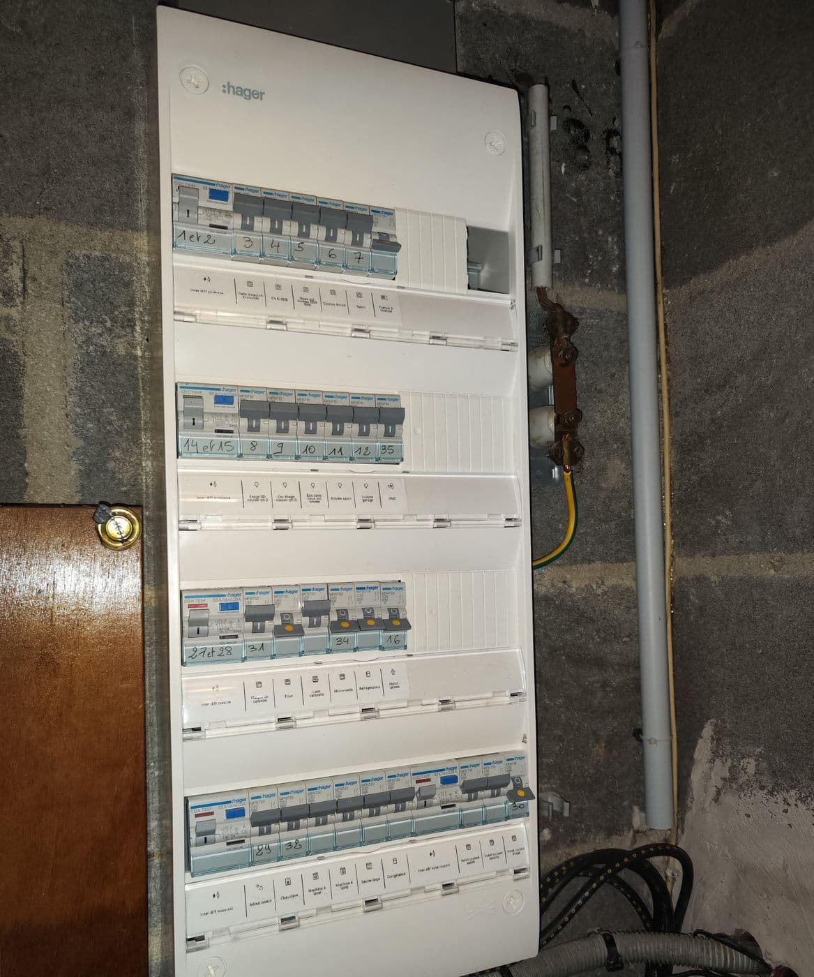 Tableau électrique Hager remplacé et entièrement repéré par PRODIGELEC dans une maison de Faverolles, Eure-et-Loir