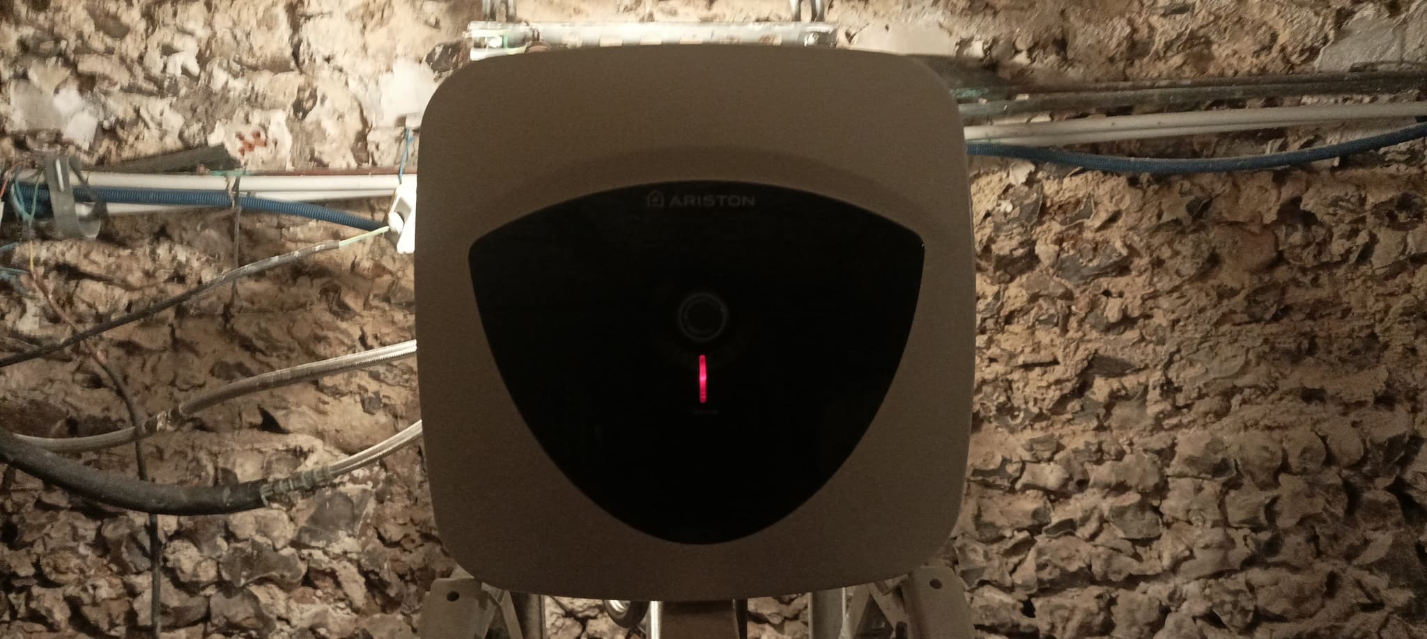Installation chauffe-eau électrique Ariston à Havelu, Yvelines