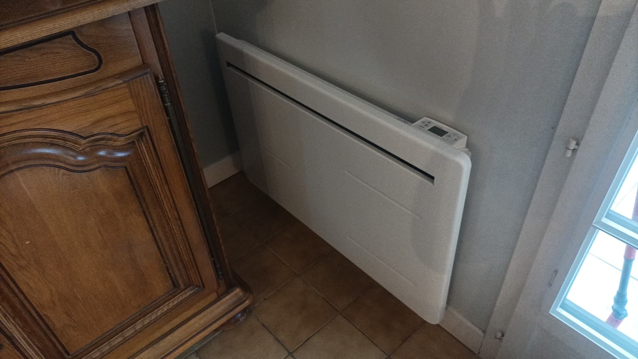 Radiateur électrique à inertie installé à Condé-sur-Vesgres