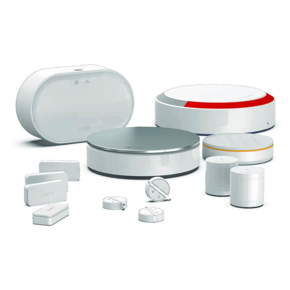Pack alarme connectée Somfy Pro : centrale, sirène, détecteurs de porte et de mouvement, clavier et télécommandes